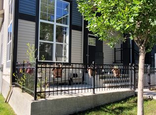 1052 McKenzie Towne Vlg SE, Calgary, AB T2Z1E4