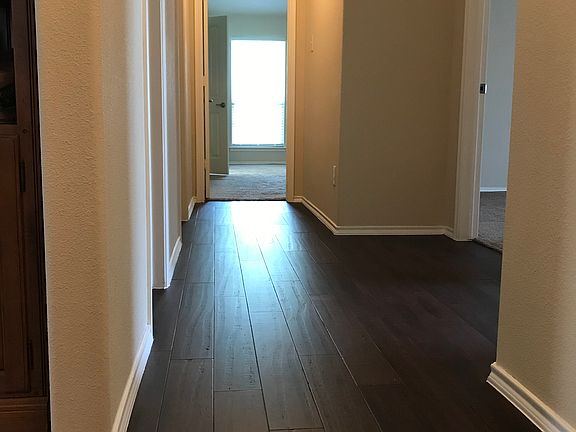 5th image of 127 Holly St