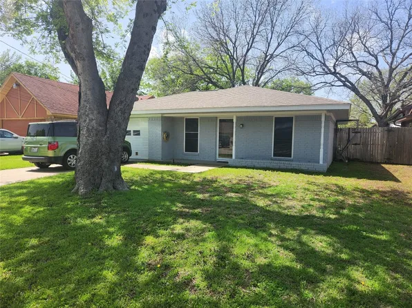 2321 Varsity Dr, Grand Prairie, TX 75051