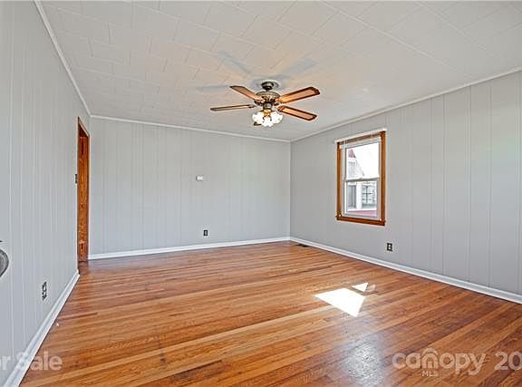 5th image of 106 Adcock St