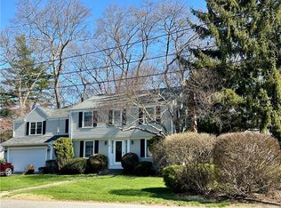 20 Chantilly Dr, Barrington, RI 02806