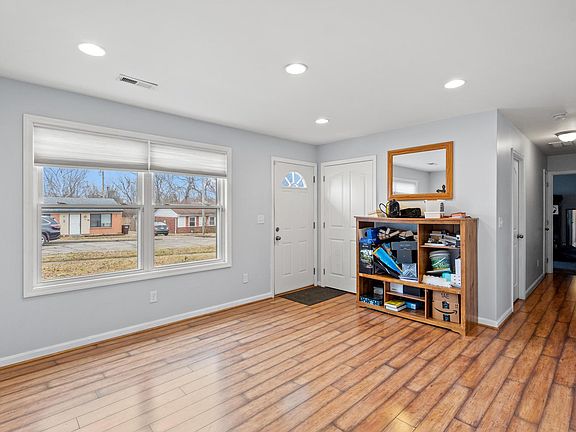 5th image of 40 Plymouth Ln