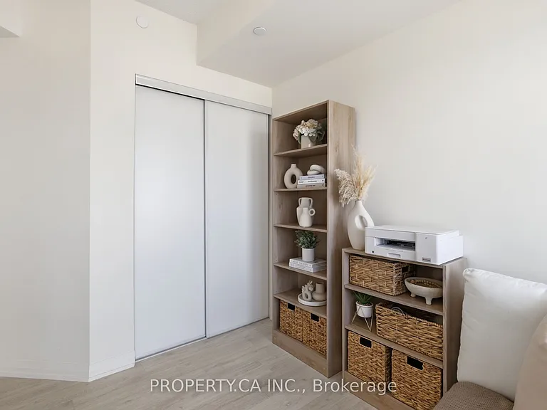 9000 Jane St #2421 — Photo 16