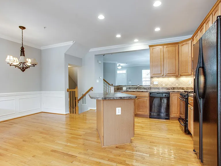 10410 Damascus Park Ln — Photo 18