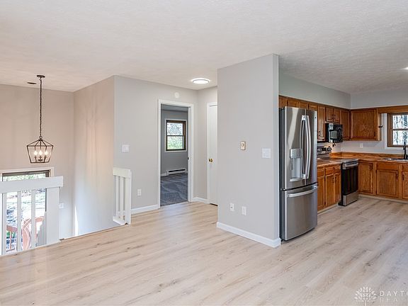 5th image of 175 Julia Dr