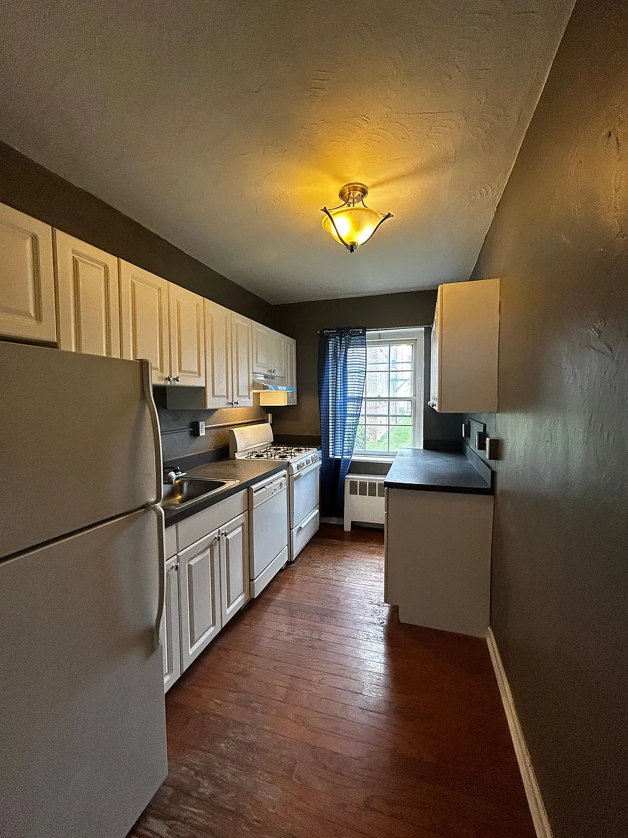 Building Photo - 672 Franklin Pl #B
