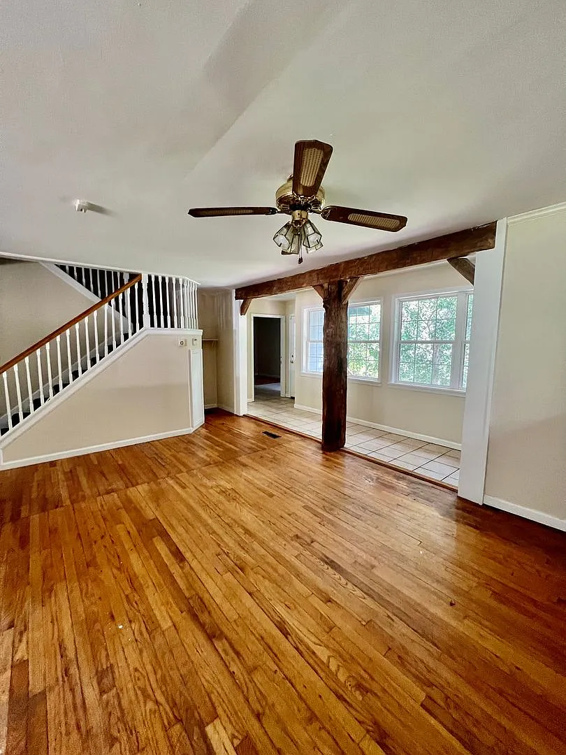 112 Cherry Ln L 6 Bed, 3 Bath — Photo 3