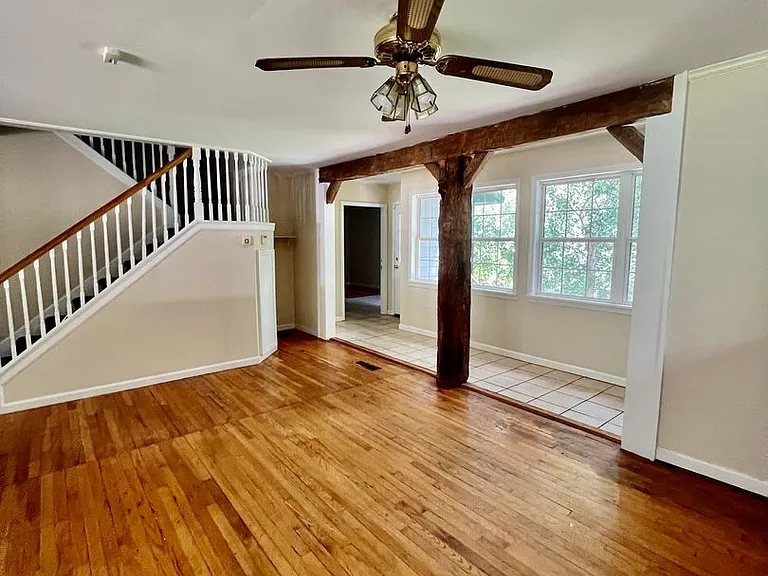 112 Cherry Ln — Photo 3