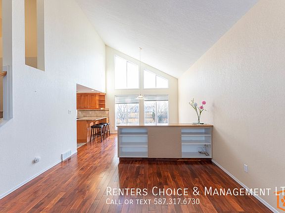 5th image of 26 Lakhota Cres W