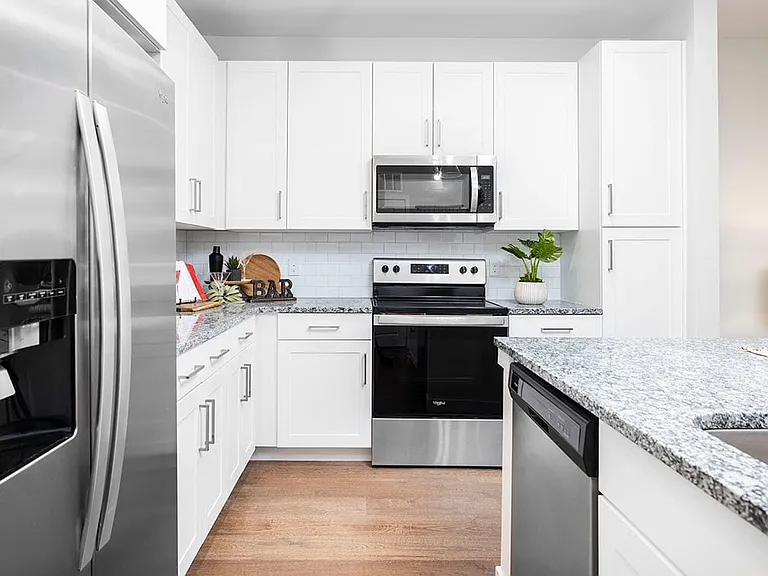 Fully Equipped Kitchen with Granite Countertops |The Station at San Marco| Jacksonville, FL