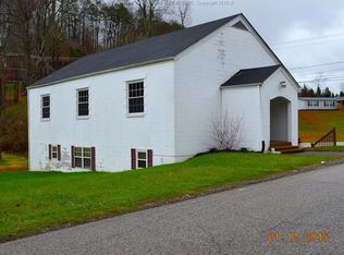492 Cow Creek Rd, Hurricane, WV 25526