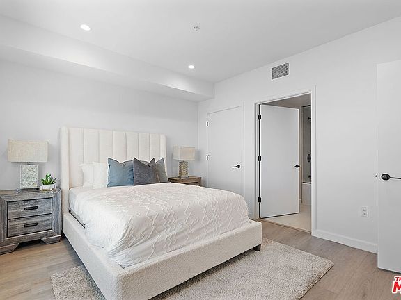 5th image of 321 S Oxford Ave #302