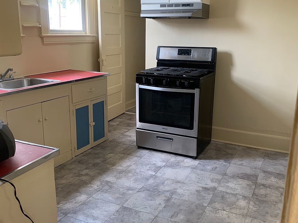 1st image of 18 Swaine Pl #1