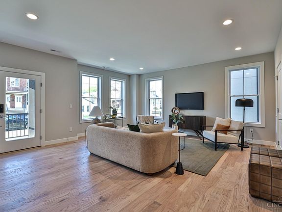 2nd image of 2904 Robertson Ave