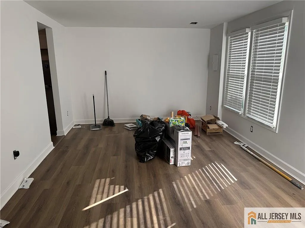 Building Photo - 53 Cottonwood Ct S