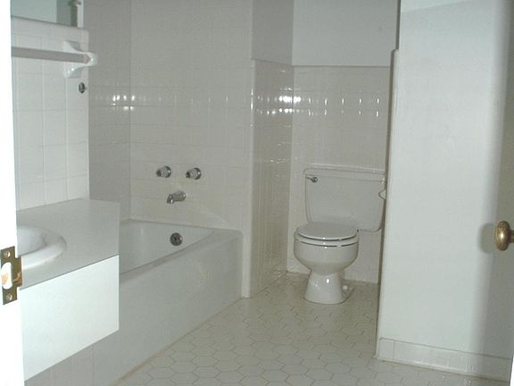 3rd image of 1887 Darryl Dr