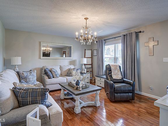 4th image of 115 Lancelot Dr
