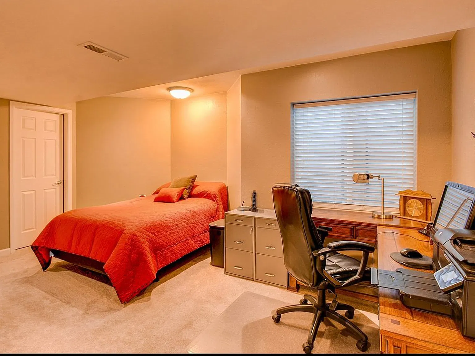 3 bed, 2.5 bath, 2429 sqft, $2,900 — Photo 2