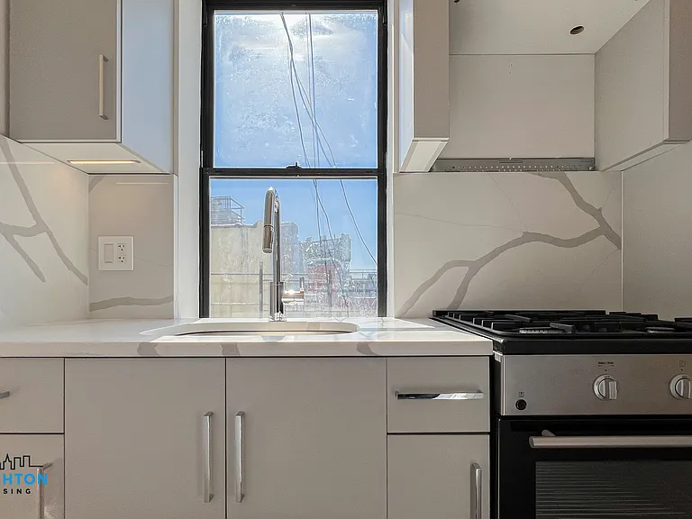 200 Mott St #21 — Photo 5