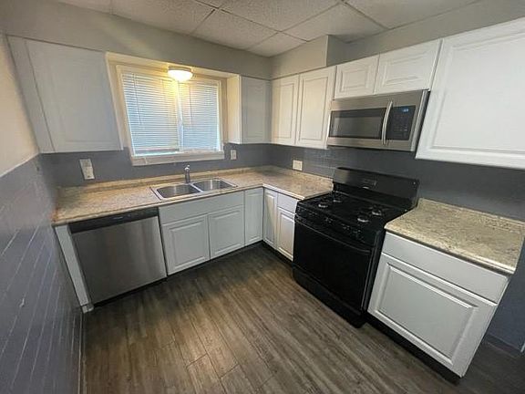 2nd image of 454 W Utica St #2