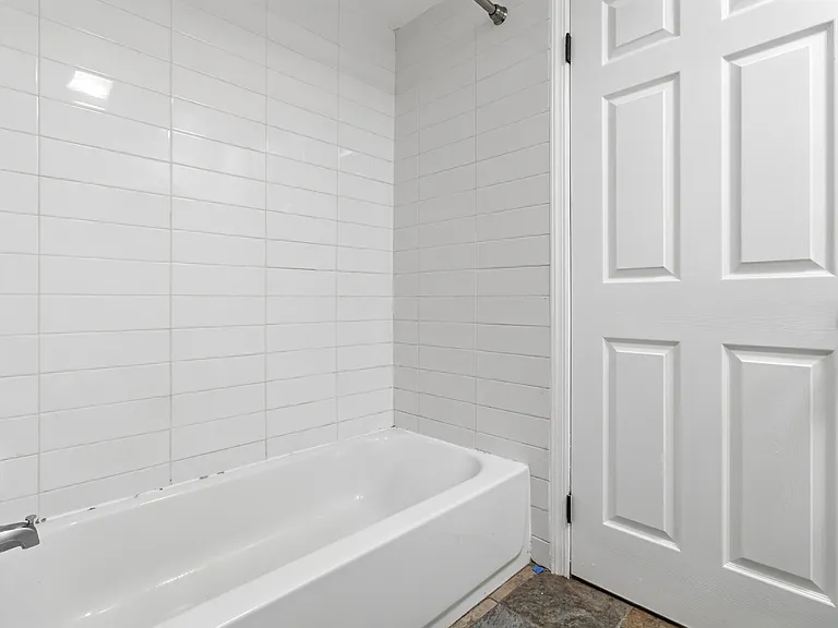 595 Orange St — Photo 11