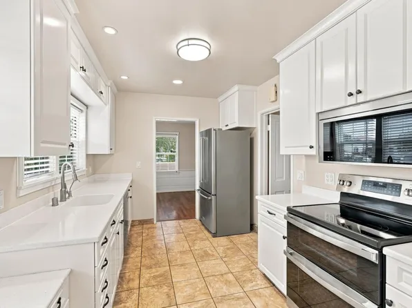 301 Lorimer St, Salinas, CA 93901