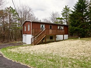 373 Clearview Dr, Long Pond, PA 18334