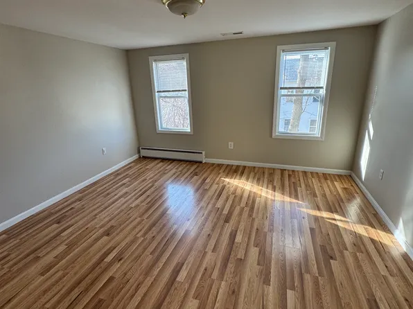 34 Shamrock St #2, Worcester, MA 01605