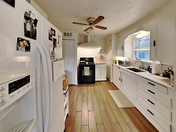 5th image of 3720 El Campo Ave