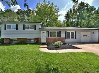 1720 Debbie Dr, High Ridge, MO 63049