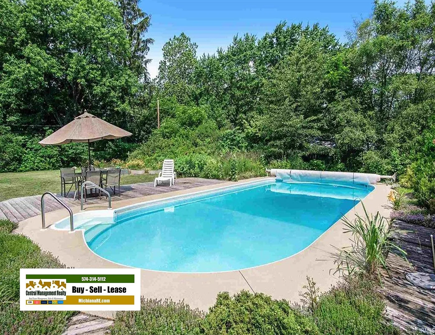 Inground swimming pool, Generac Generator, 3 bedroom 1.5 bath home in South Bend IN — Photo 1
