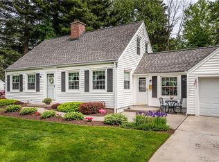 66 Crescent Dr, Orchard Park, NY 14127
