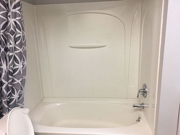 4th image of 2215 Glouchester Dr