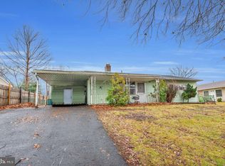 304 Oaktree Dr, Levittown, PA