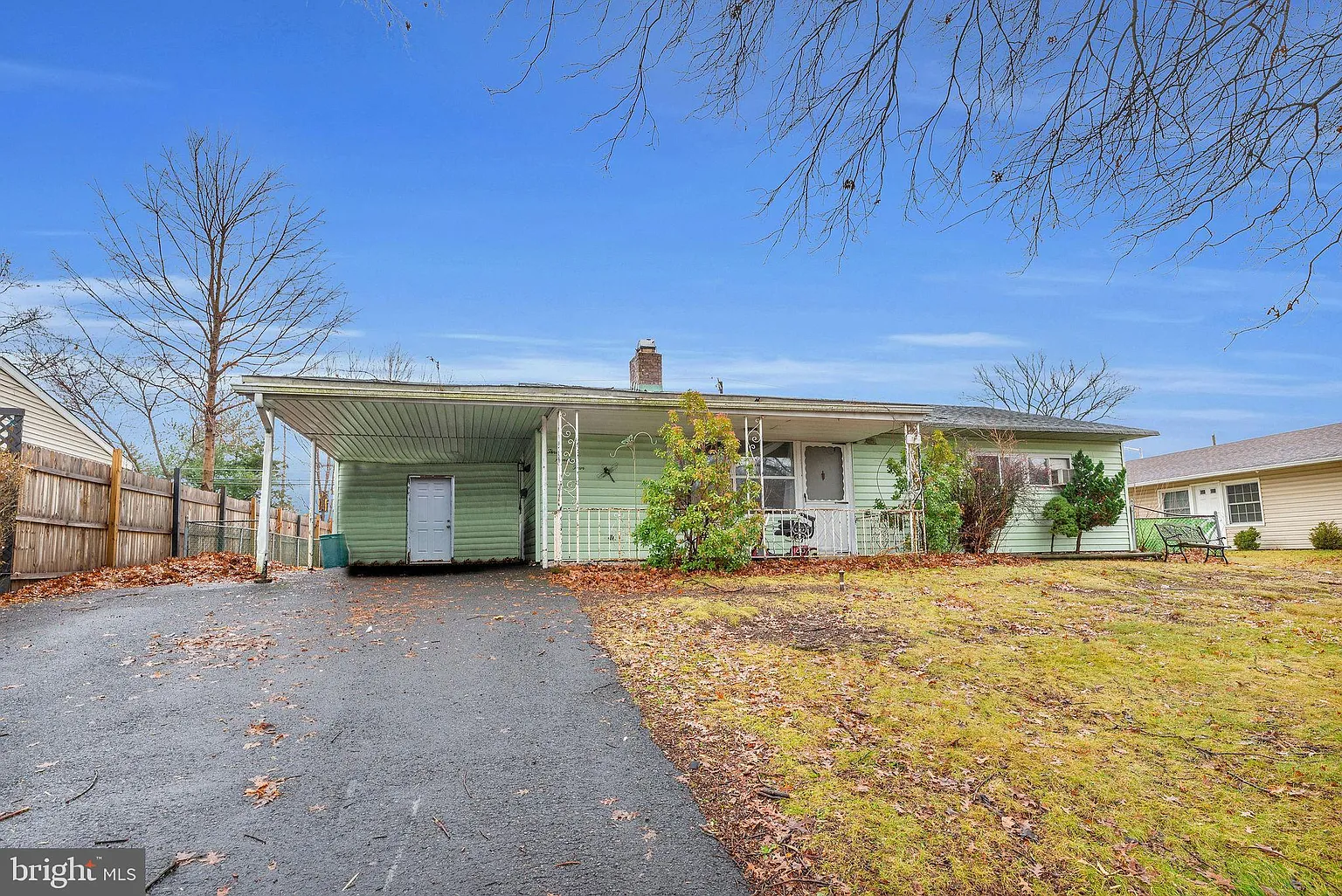 304 Oaktree Dr photo 1