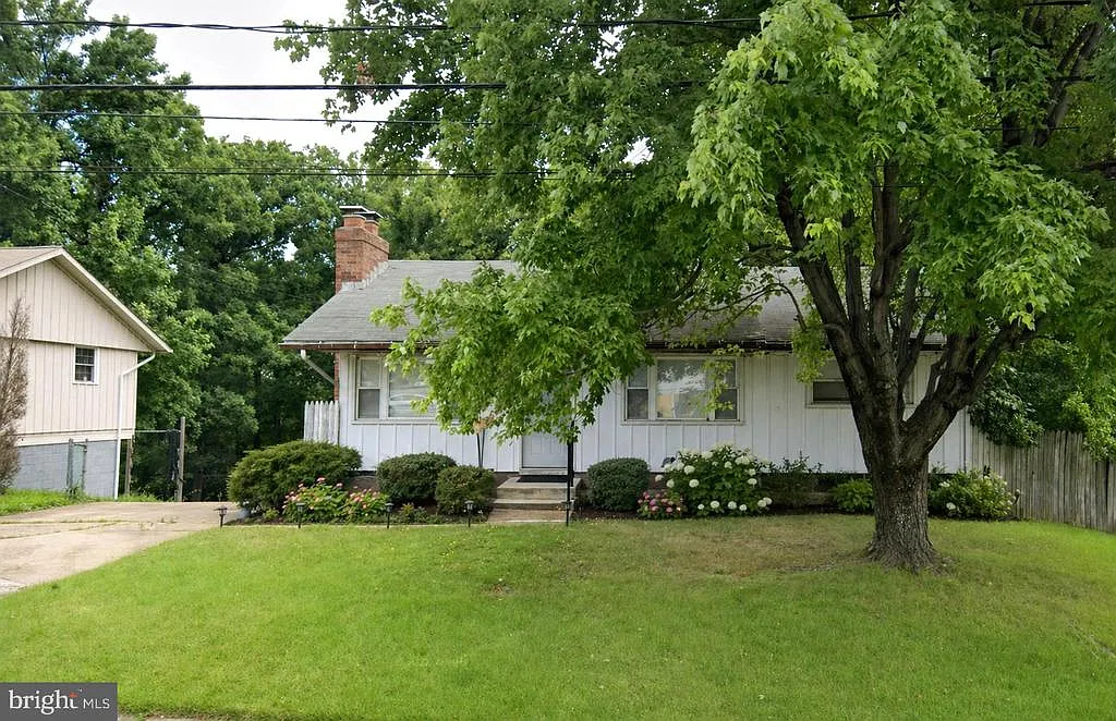 3 bed, 1.0 bath, 962 sqft, $1,450 — Photo 1