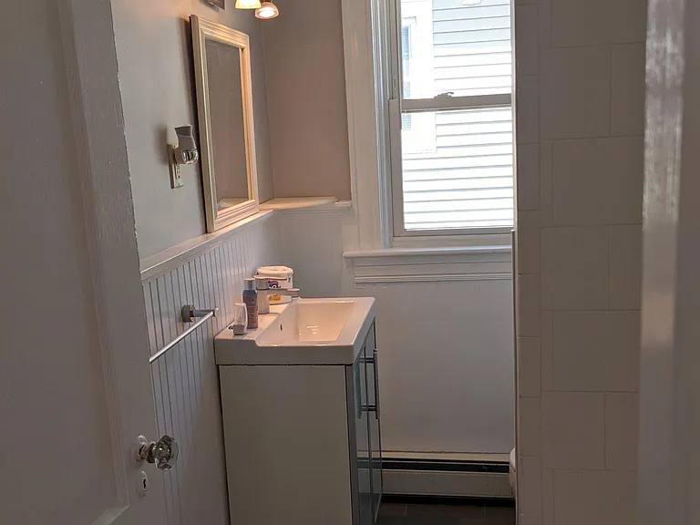 39 Pinehurst Ave #2 — Photo 13