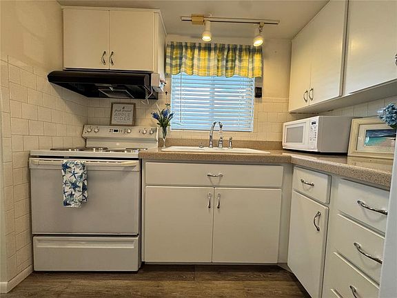 5th image of 1826 SUNNY DRIVE #D26