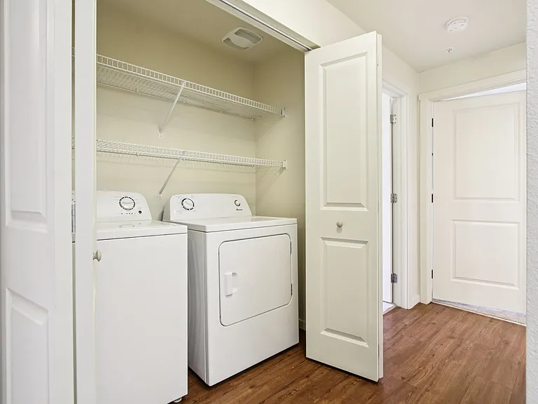 Copper Peak Apartments — Photo 10