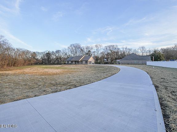 4th image of 322 Grandview Dr