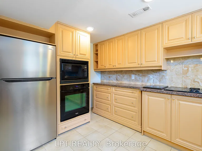 195 Grove St E #LOWER — Photo 6