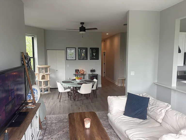 1456 W Addison St #3 — Photo 5