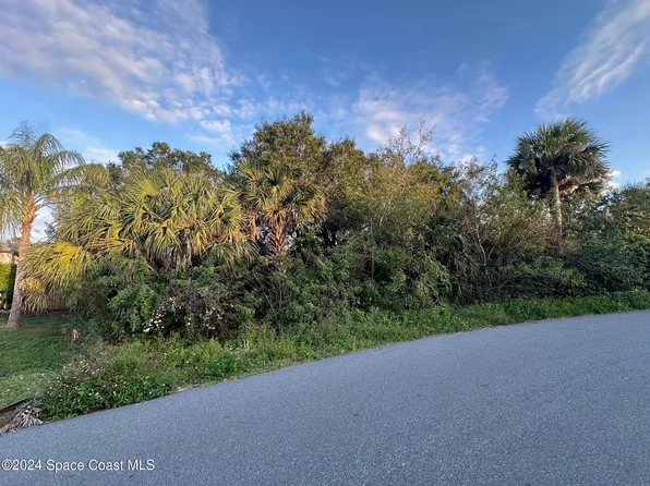 2961 Palisades Dr SE, Palm Bay, FL 32909