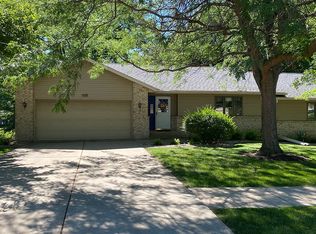 1002 Arapaho Dr, Freeport, IL 61032