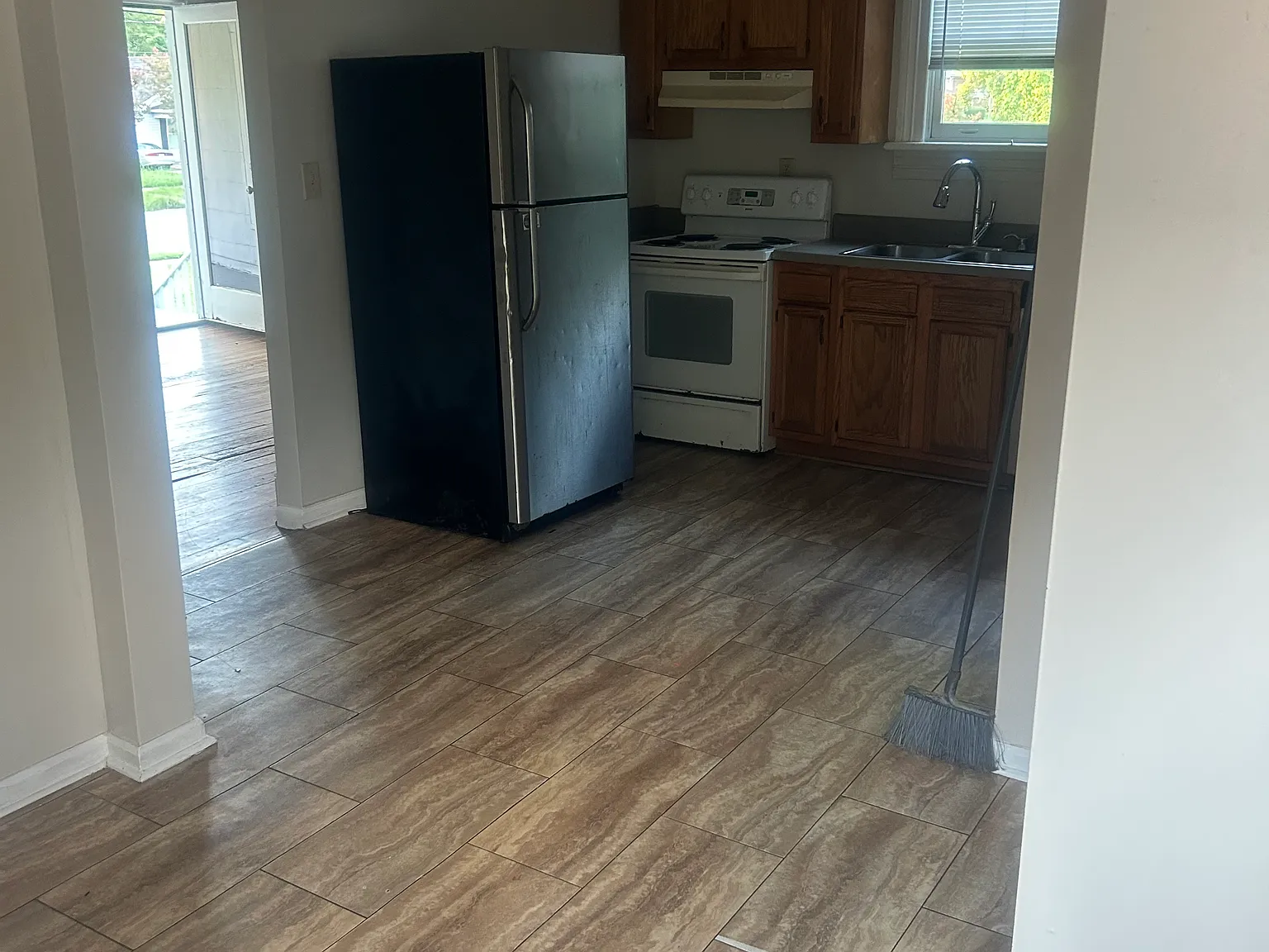 1 bed, 895 sqft, $995 — Photo 4