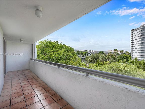 4th image of 1775 Washington Ave APT 4D
