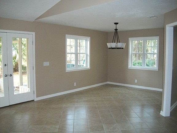 2nd image of 105 Marsh Oak Dr