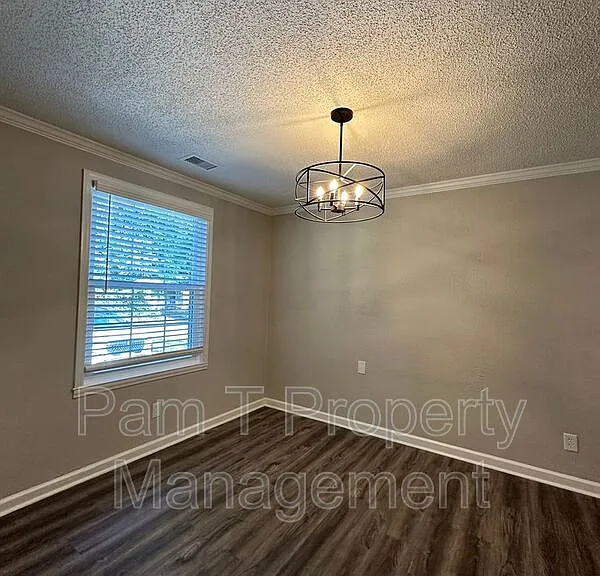 2411 E 39th St — Photo 29