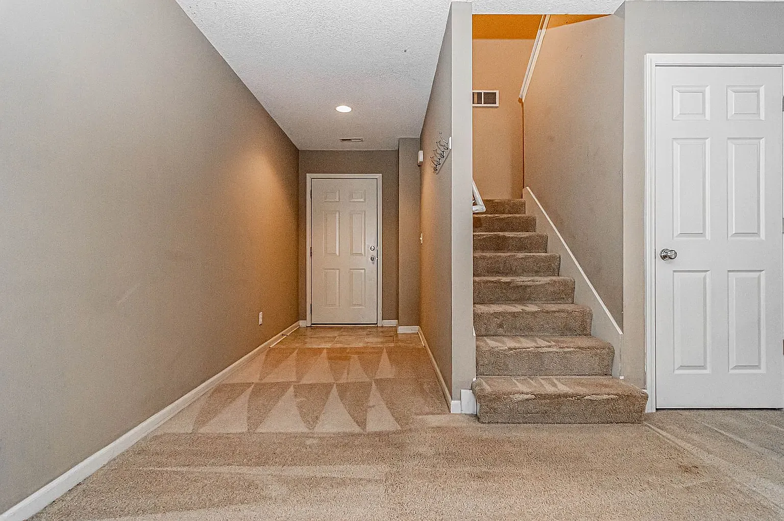 3 bed, 2.5 bath, 1339 sqft, $1,500 — Photo 3