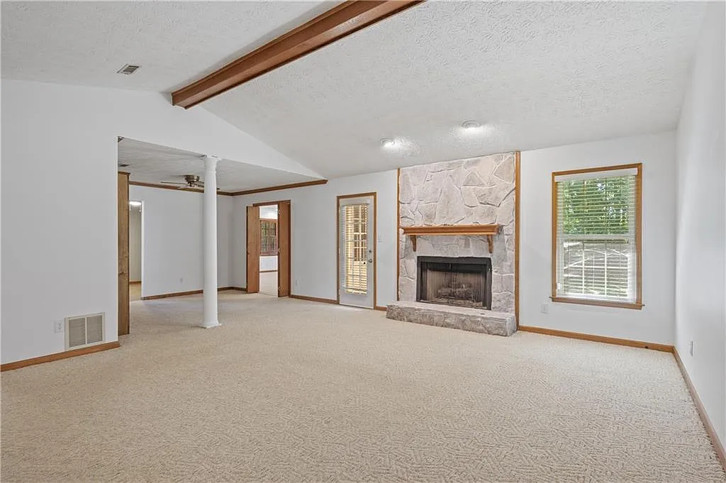 3 bed, 2.0 bath, 2604 sqft, $1,700 — Photo 4